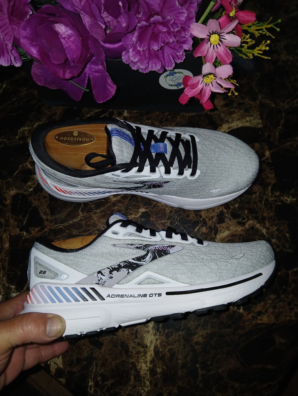 Brooks Adrenaline GTS 23 Comfort/Athletic Medical Field Shoes Size 7.5 Women